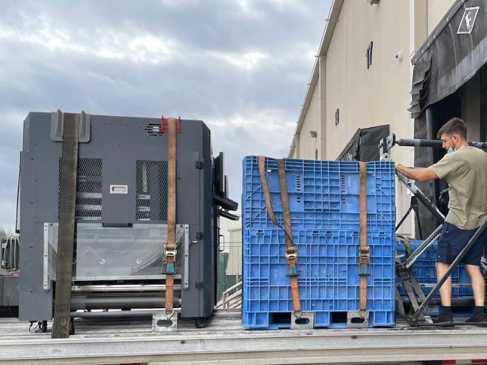 Truck machine loading